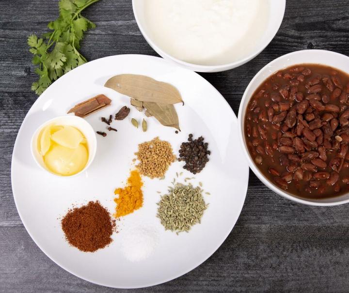 Ingredients for making rajma madra