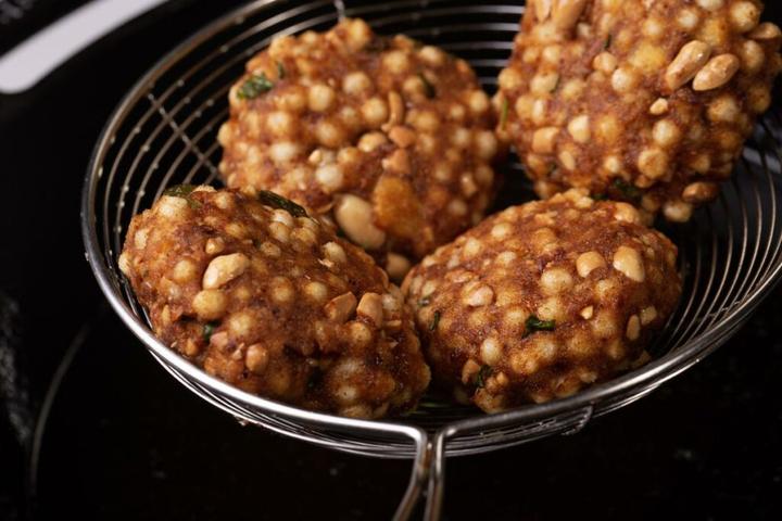 Hot and crispy fried sabudana tikki.