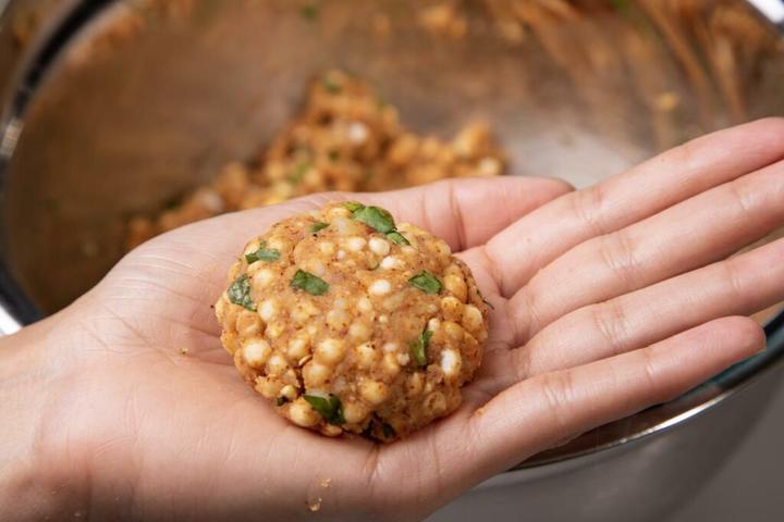 Shape the tikki for frying.